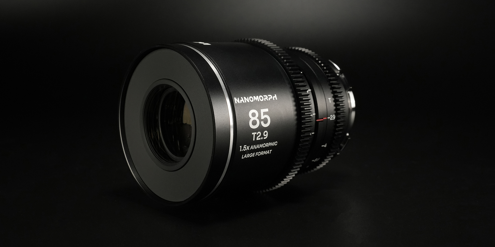 Obiektyw Laowa Nanomorph 85 mm T2,9 1,5x LF Silver do Arri PL / Canon EF zdjęcie produktowe na czarnym tle